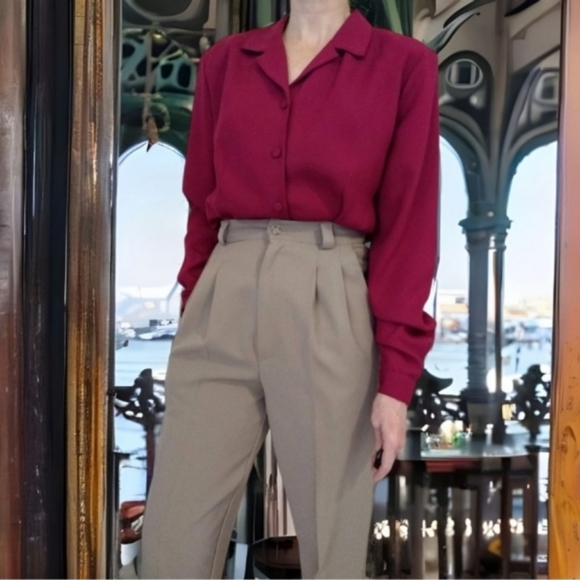 Vintage Tops - Vtg Notched Collar Blouse